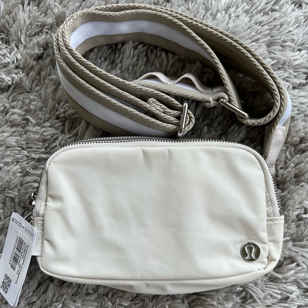 Lululemon Everywhere Crossbody Bag White Opal/Raw Linen